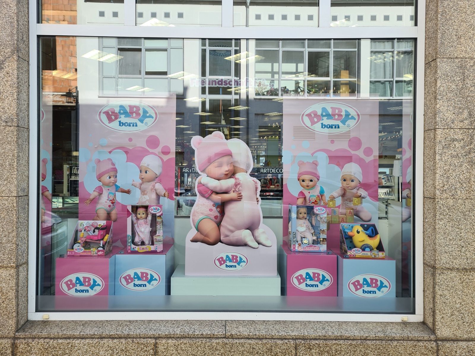 Schaufenster-Dekoration für Baby Born
